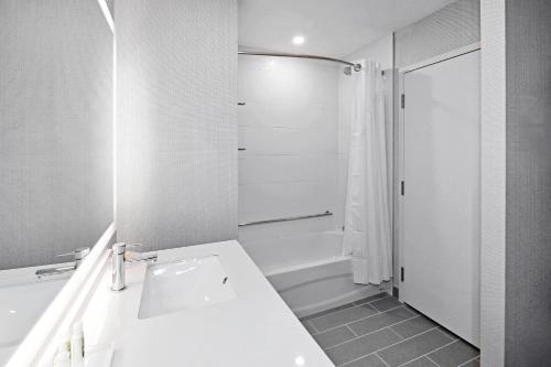 holiday inn hotel and suites calgary airport north by ihg