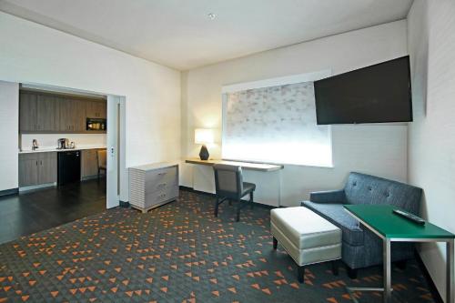 holiday inn hotel and suites calgary airport north by ihg