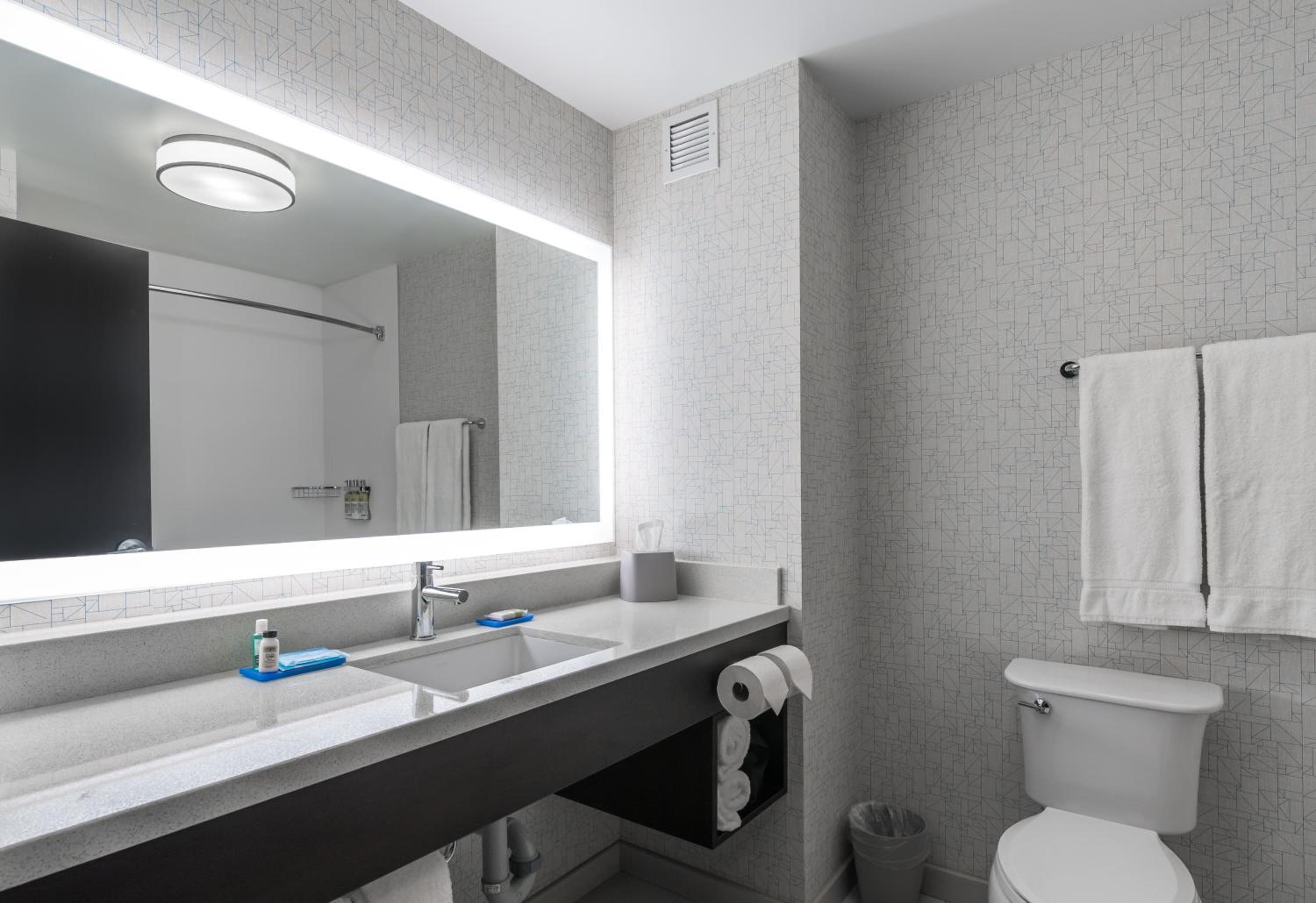 holiday inn express and suites kelowna east by ihg