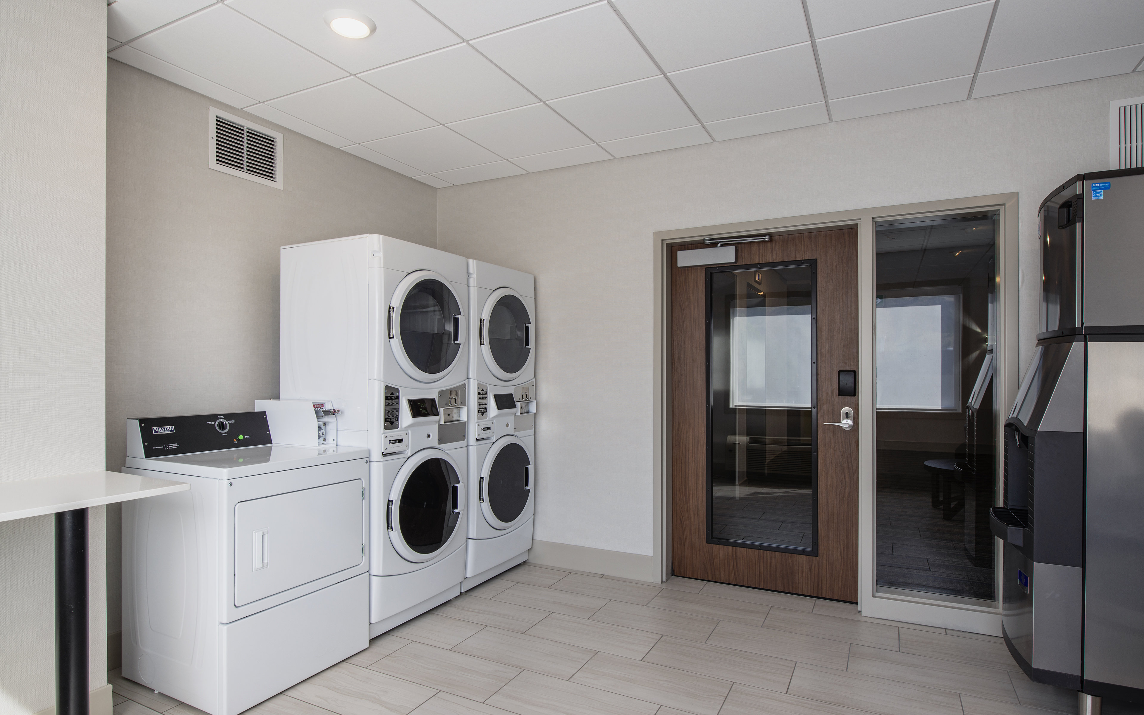 holiday inn express and suites kelowna east by ihg