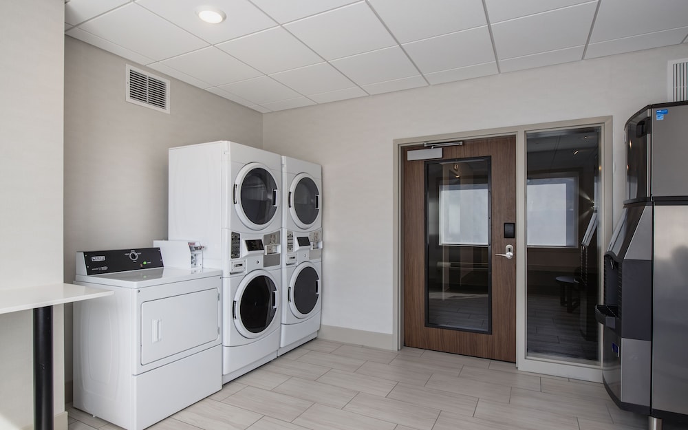 holiday inn express and suites kelowna east by ihg