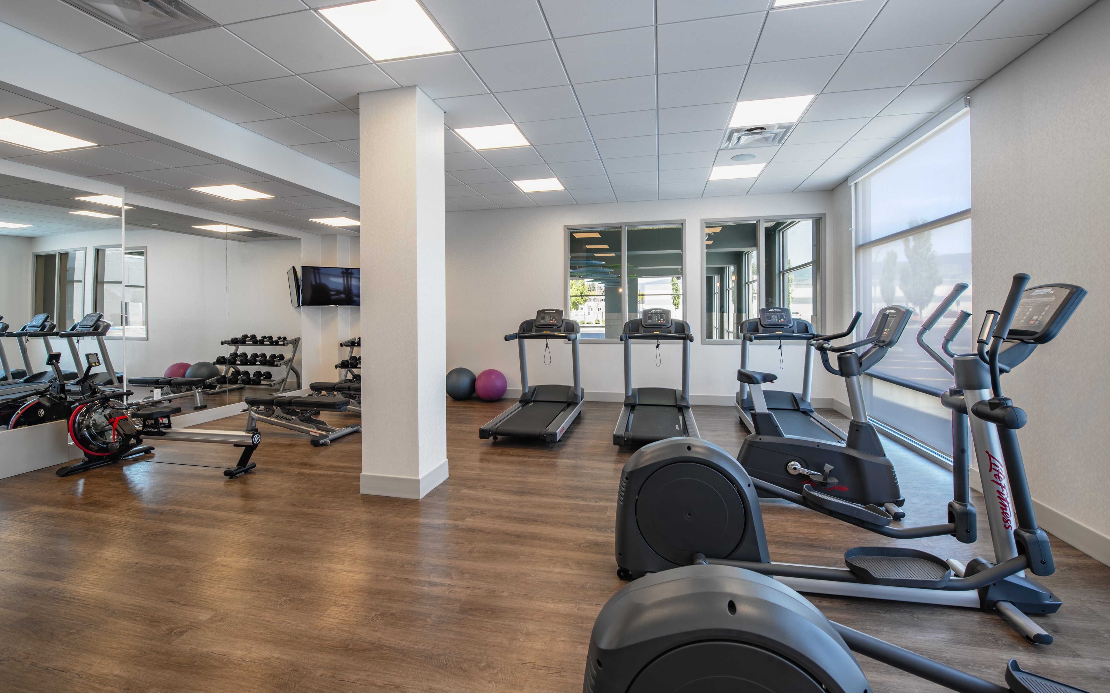 holiday inn express and suites kelowna east by ihg