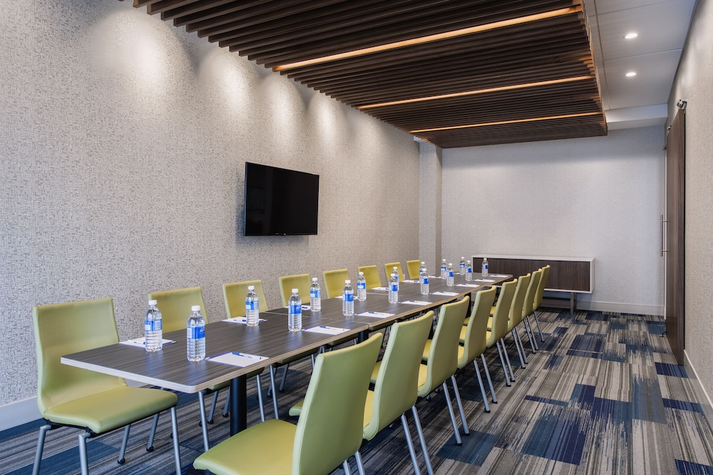 holiday inn express and suites kelowna east by ihg