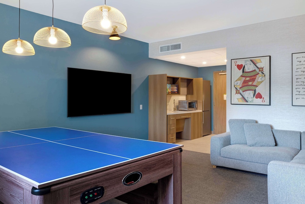 home2 suites by hilton montreal dorval