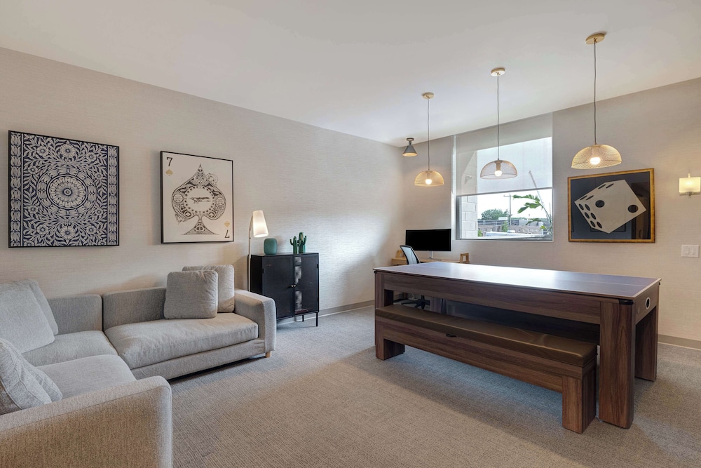 home2 suites by hilton montreal dorval