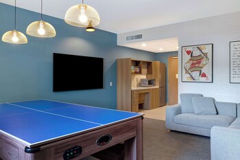home2 suites by hilton montreal dorval