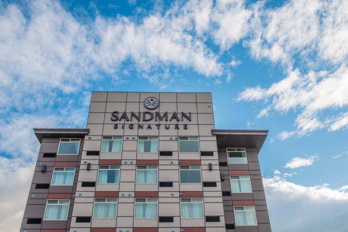 sandman signature calgary airport hotel