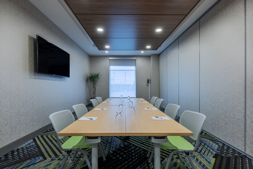 holiday inn express and suites moncton by ihg