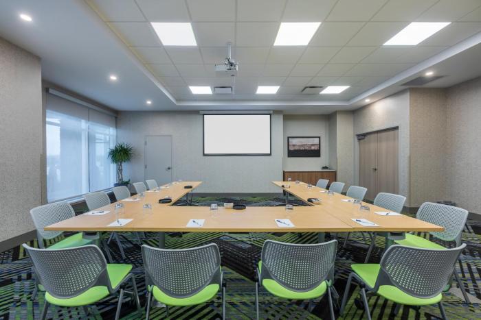holiday inn express and suites moncton by ihg