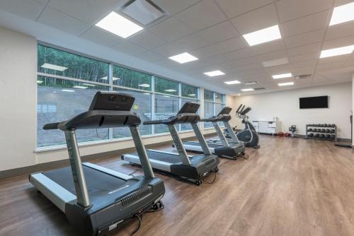 holiday inn express and suites moncton by ihg