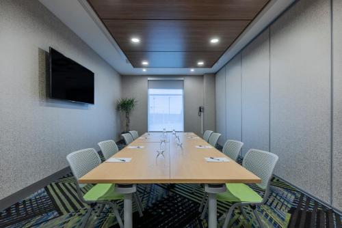 holiday inn express and suites moncton by ihg