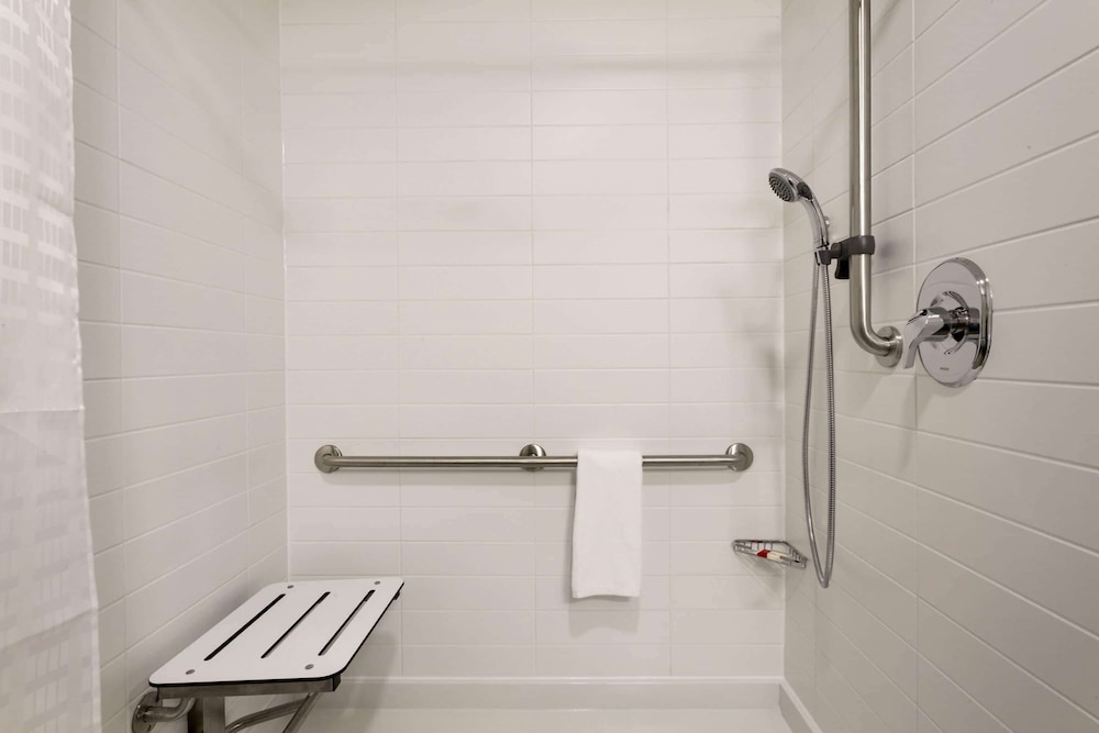 microtel inn and suites by wyndham oyster bay