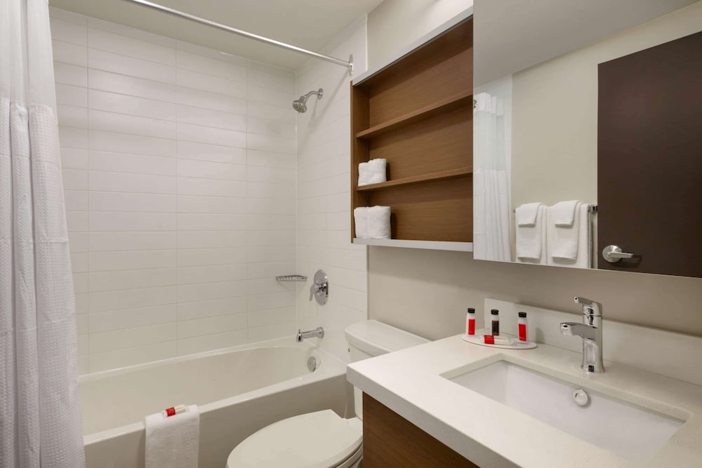 microtel inn and suites by wyndham oyster bay