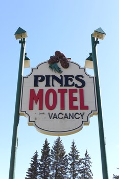pines motel