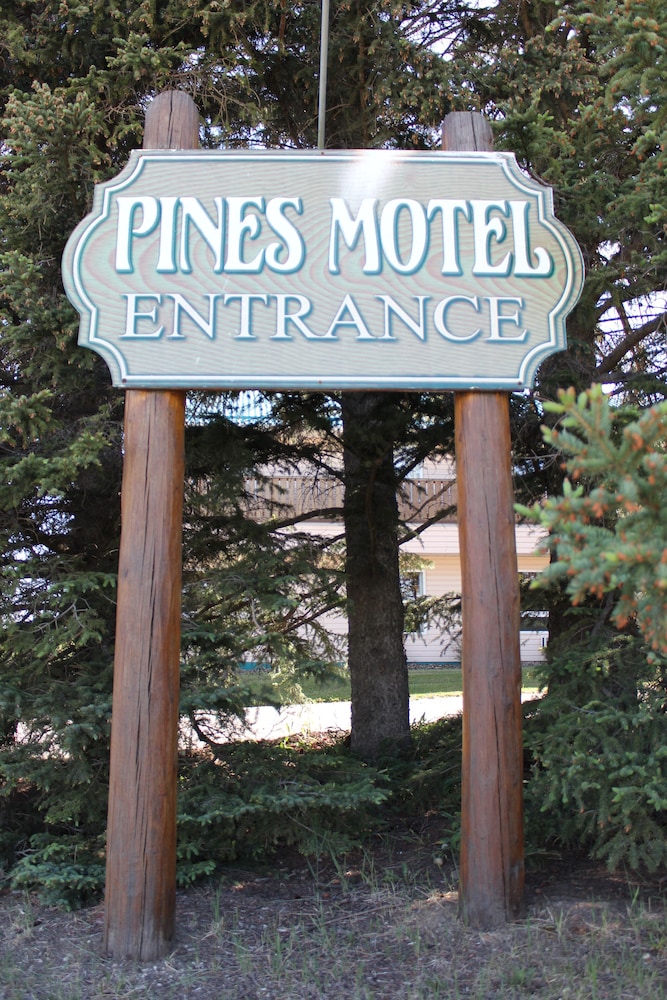 pines motel
