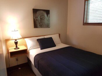 Pines Motel,Division No. 14>>Hinton,2 star