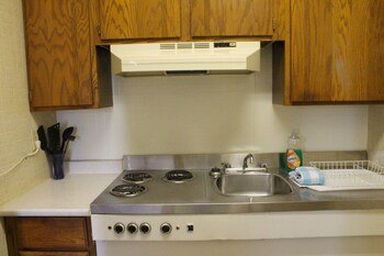 Pines Motel,Division No. 14>>Hinton,2 star