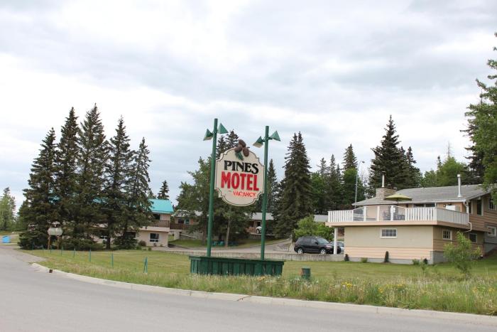 pines motel