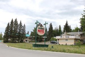 pines motel