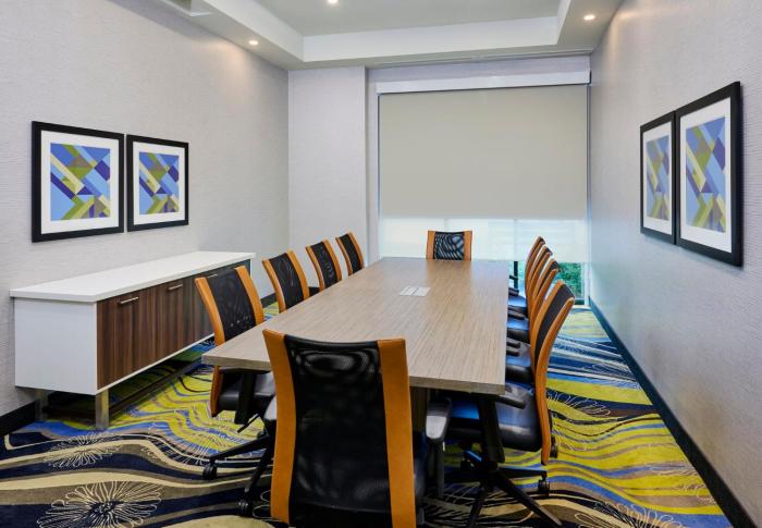 holiday inn express and suites brantford by ihg