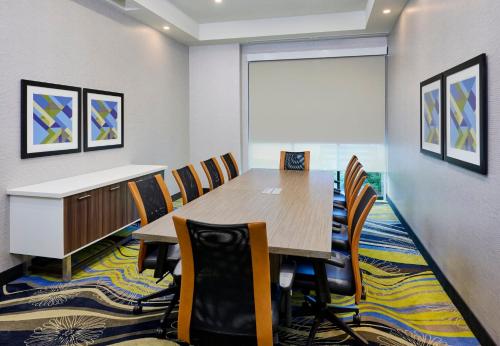 holiday inn express and suites brantford by ihg