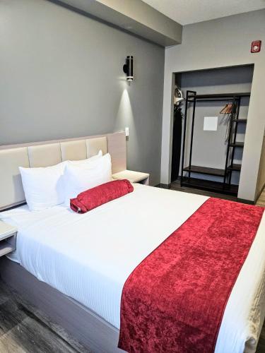 ramada by wyndham west edmonton hotel and suites