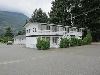 the mighty fraser motel