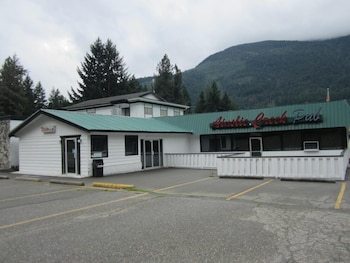 the mighty fraser motel