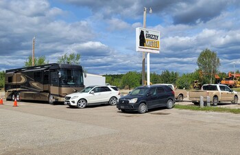 Grizzly Motel,La Crete>>Alberta,2 star