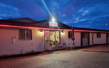 Grizzly Motel,La Crete>>Alberta,2 star
