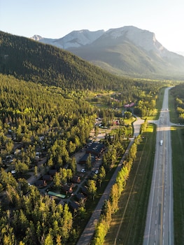Jasper Gates Resort And Rv,Edson>>Brule,2 star