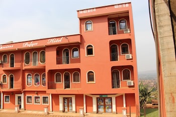 Guins Palace,West>>Bafoussam,3 star
