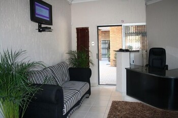 Queness Inn,North-West>>Maun,3 star