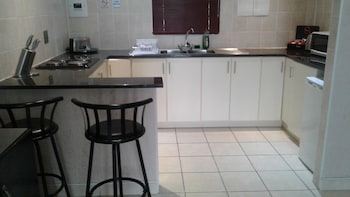 Queness Inn,North-West>>Maun,3 star