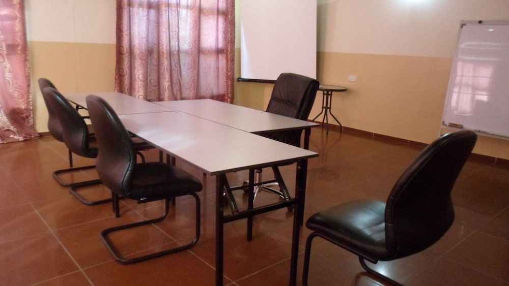 Airport Hotel Maun,North-West>>Maun,3 star