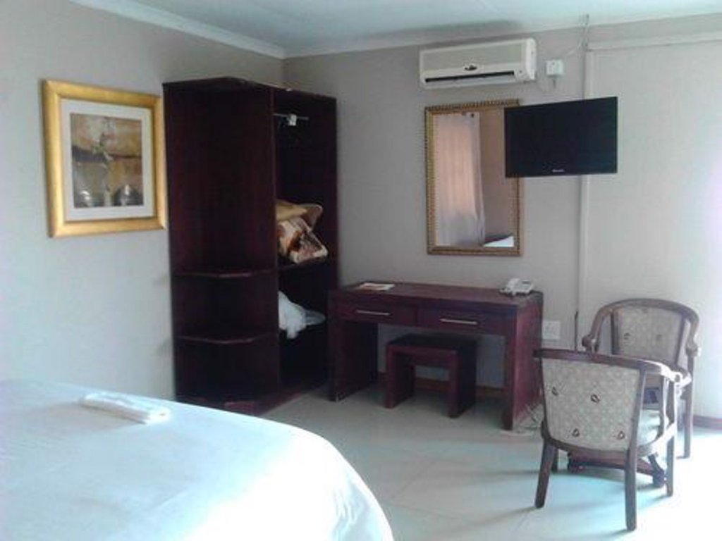 Kesmo Lodge,North-West>>Maun,3 star