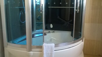 Sahara Stones Hotel,Serowe>>Palapye,3 star