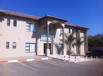 Emerald Hotel,Tlokweng>>Gaborone,2 star