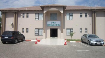 Emerald Hotel,Tlokweng>>Gaborone,2 star
