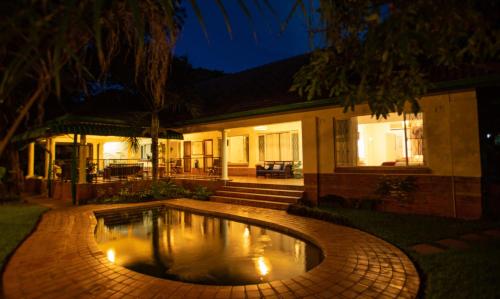 Livingstone Lodge,Livingstone>>Hwange,3 star