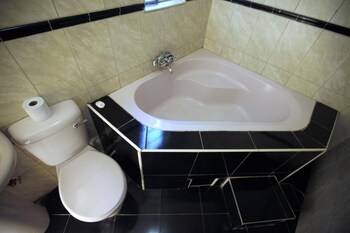 woodlands lodge and tours