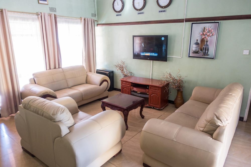 woodlands lodge and tours