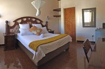 woodlands lodge and tours