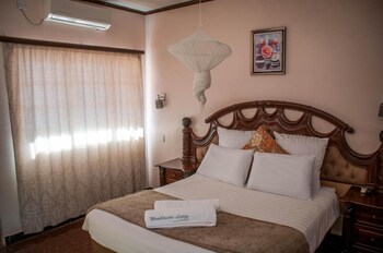 woodlands lodge and tours