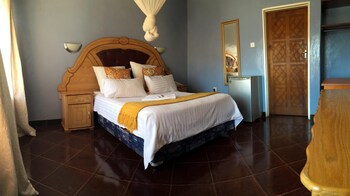 woodlands lodge and tours