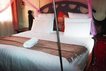 woodlands lodge and tours