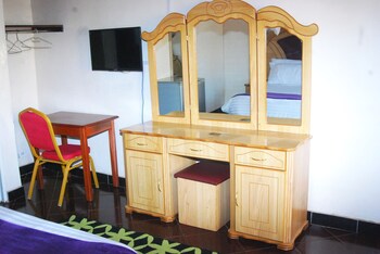 woodlands lodge and tours