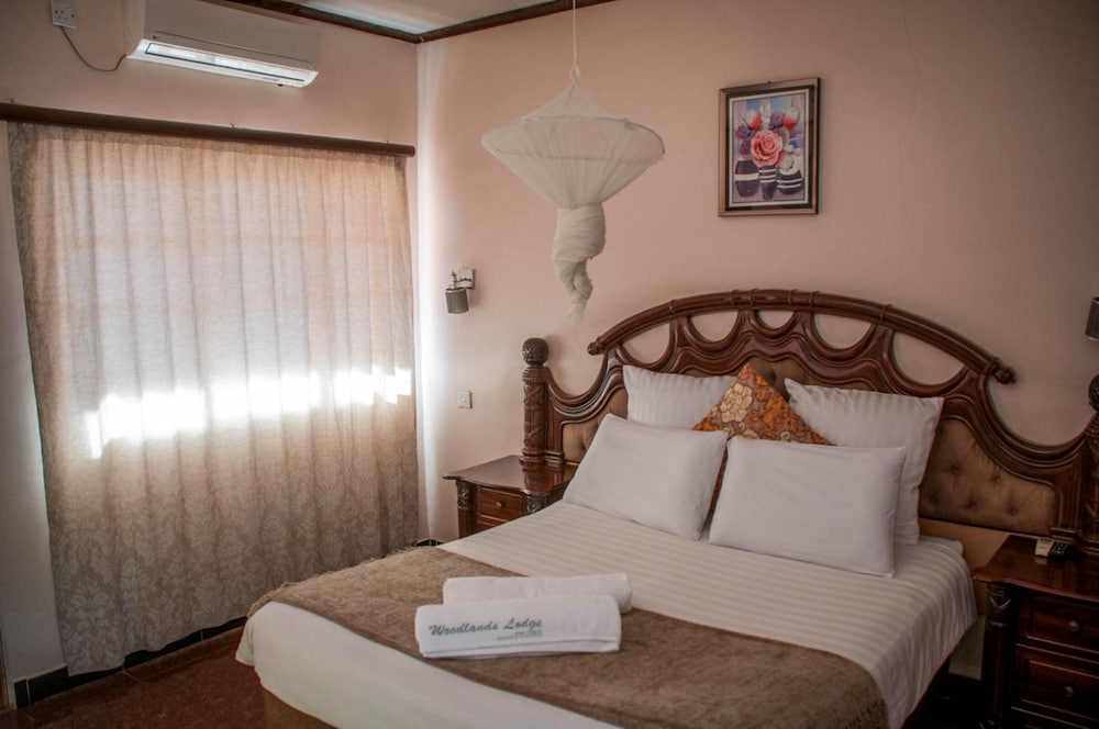 woodlands lodge and tours