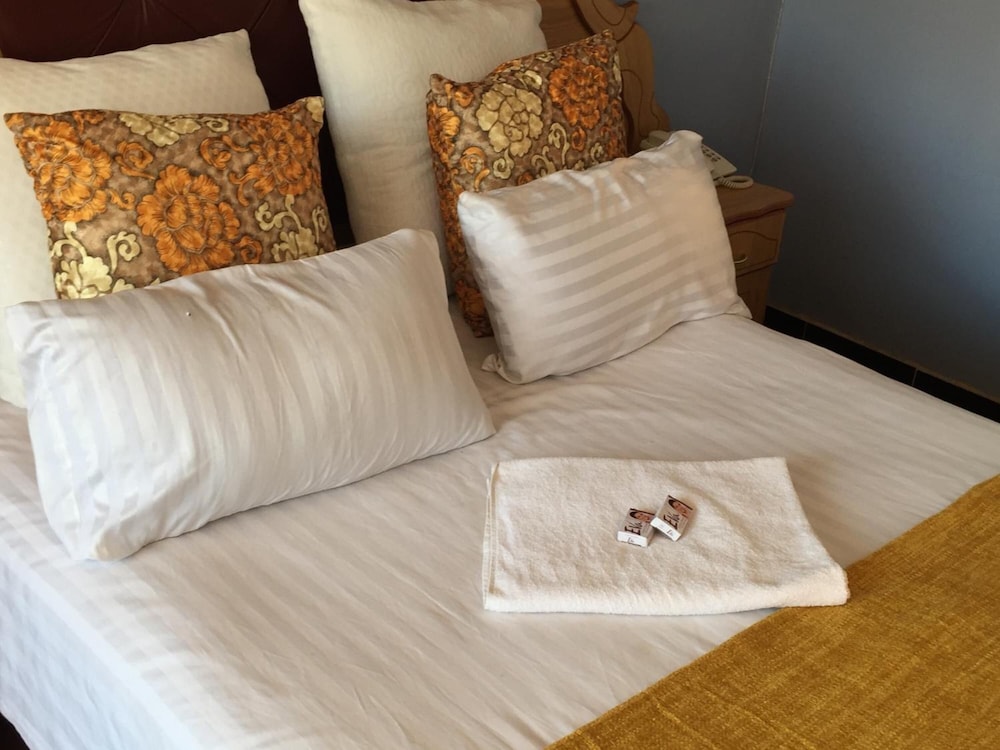 woodlands lodge and tours