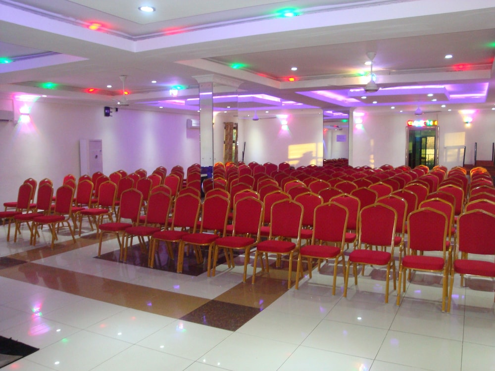 golden zambezi lodge